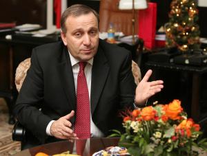 Schetyna: Nagroda dla szefa ABW kompromitująca