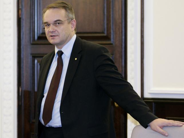 Dzięki decyzji Waldemara Pawlaka Firma J&S Energy zachowa prawie pół miliarda złotych, które miała zapłacić za brak wystarczających rezerw paliwowych