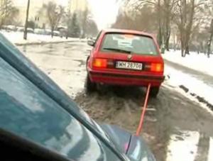 Jak bezpiecznie i zgodnie z przepisami holować auto