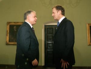 Polacy w sondażu: Tusk ma rację w sporze z prezydentem