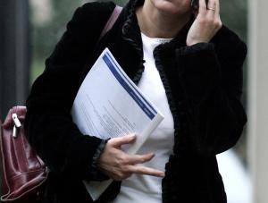 Jaką torebkę powinna nosić kobieta polityk?