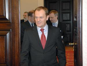 Tusk chce znieść obowiązek meldunku