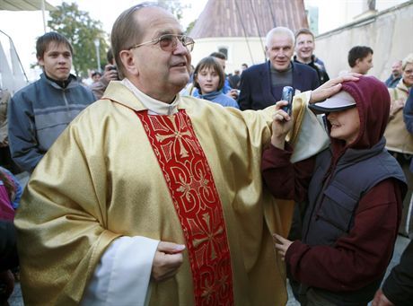 15.09.2007 - Czestochowa .9. Pielgrzymka Mlodych Sluchaczy Radia Maryja na Jasna Gore .n/z. Ojciec Tadeusz Rydzyk - dyrektor Radia Maryja na jasnogorskim Szczycie .Fot. Romek Koszowski /EDYTOR.net