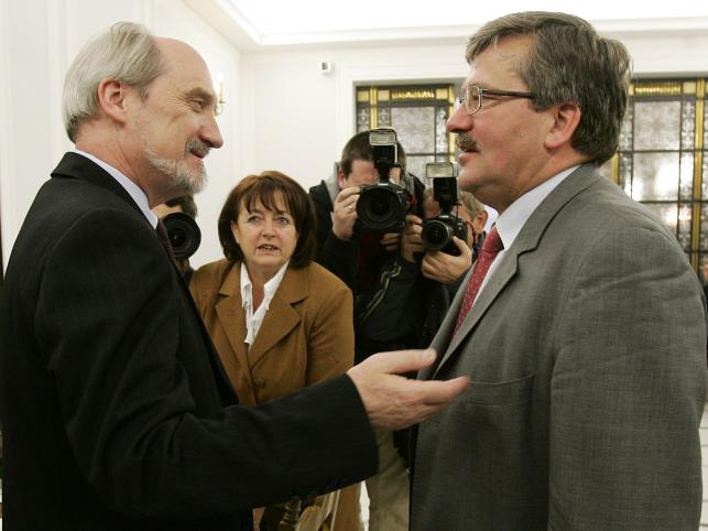 Macierewicz: Komorowski od lat broni WSI