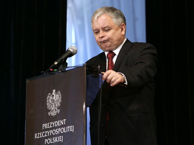 Praca prezydenta Lecha Kaczyńskiego źle oceniana przez 60 procent ankietowanych przez CBOS