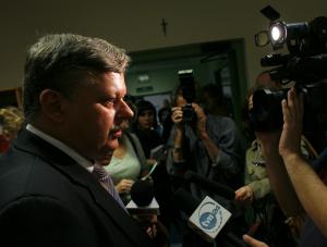 PiS prosi świat o pomoc, by ratować u nas demokrację