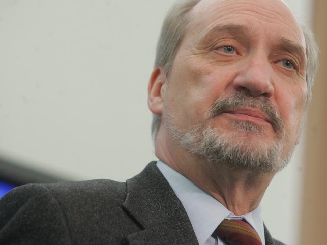 Macierewicz: ABW stosuje strategię zastraszania