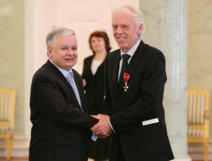 Prezydent Lech Kaczyński odznaczył Leo Beenhakkera Krzyżem Zasługi