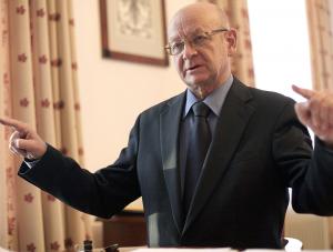 Janusz Kochanowski broni kibiców