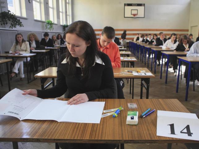 Dyrektorzy szkół zawalili próbną maturę