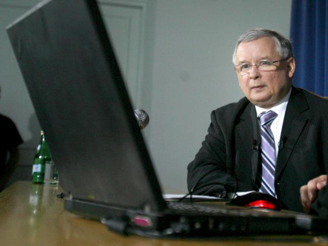 Były premier podtrzymuje krytykę internautów