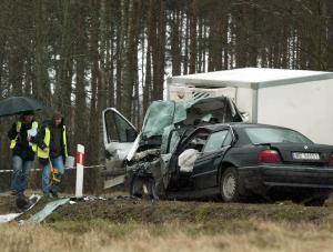 Rozpędzone bmw Biura Ochrony Rządu zderzyło się z busem