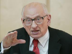 Władysław Bartoszewski radzi uważać na to, co robią Niemcy