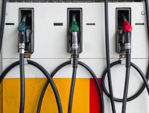Najpierw w g&oacute;rę p&oacute;jdą ceny paliw, potem zdrożeje wszystko