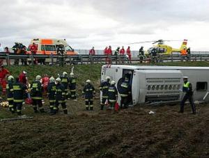 W akcji ratunkowej brał udział helikopter i 20 karetek