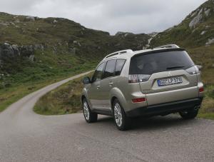 Mitsubishi outlander z nowymi silnikami już w Polsce