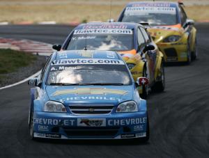 Druga seria - po odwróceniu czołowej ósemki z pierwszego wyścigu na pole position stanął niebieski chevrolet lacetti a w nim Alain Menu