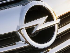 Opel ma nowe logo - na obwodzie koła pojawił się napis OPEL