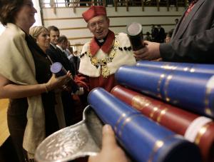 Raport: ile zarabia profesor?