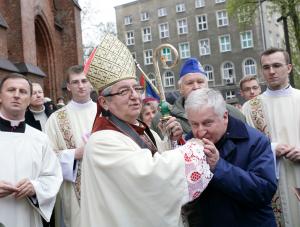 Arcybiskup: Kaczyński należał do łańcucha wielkich prezydentów