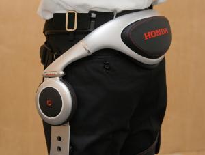 Honda bierze nogi za pas…