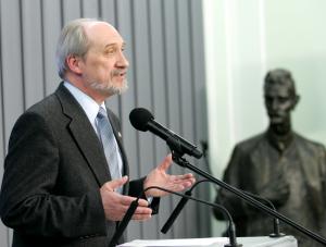 Macierewicz znalazł kolejną grupę przestępczą
