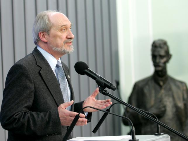 Macierewicz znalazł kolejną grupę przestępczą