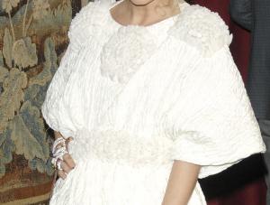 FILEActress Mary-Kate Olsen arrives at the Seventh on Sale dinner gala to benefit the fight against HIV and AIDS at the 69th Regiment Armory, Thursday, Nov. 15, 2007 in New York. The 21-year-old actress was in a Manhattan  hospital Tuesday, Nov. 20, 2007, recovering from a kidney infection. AP PhotoPeter Kramer