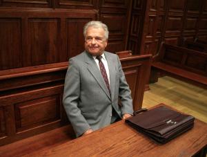 Czesław Kiszczak znów stanie przed sądem za zwalnianie podwładnych
