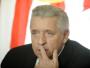 Szef Samoobrony Andrzej Lepper wulgarnie żartuje i pyta dziennikarkę, czy chce otrzymać propozycję seksualną