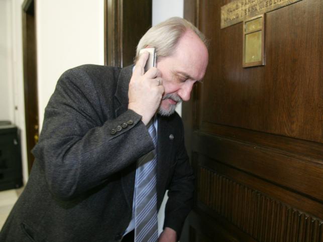 MON będzie przepraszał za Macierewicza