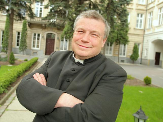 Ks. Adam Zelga: Nie szata zdobi pierwszokomunijne dzieci