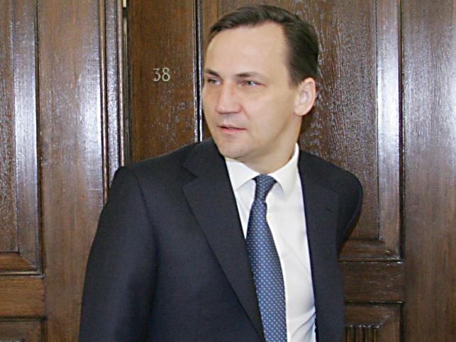 Radosław Sikorski w poniedziałek poleci do Tbilisi ratować pokój