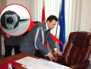 W gabinecie szefa policji znaleziono podsłuch
