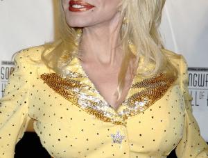 Dolly Parton arrives for the 2007 Songwriters Hall of Fame gala, in this June 7, 2007, file photo  in New York. Dolly Parton apos;s stage version of  quot;9 to 5, quot; the 1980 film in which she starred with Jane Fonda and Lily Tomlin, has found a home. The show, which has a score by Parton and a book by Patricia Resnick, will have its world premiere in September at the Center Theatre Group apos;s Ahmanson Theatre in Los Angeles. It opens Sept. 21, 2008, according to CTG apos;s artistic director Michael Ritchie. AP Photo Louis Lanzano, file  .