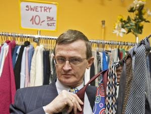 Tadeusz Cymański nie kryje, że lubi ubierać się w lumpeksie