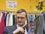 Tadeusz Cymański nie kryje, że lubi ubierać się w lumpeksie