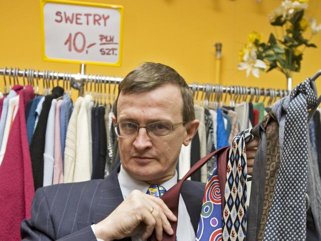 Tadeusz Cymański nie kryje, że lubi ubierać się w lumpeksie