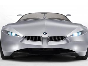BMW pokazało samochód obciągnięty lycrą