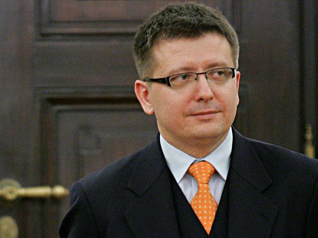 Prezydencki minister podróżował z handlarzem bronią