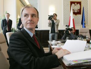 Szef MON: W aktach z weryfikacji WSI brakuje 200 dokumentów