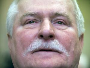 Wałęsa: Filmowali mnie nagiego w sypialni