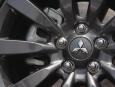 Aluminiowe felgi Ralliart mają przyciemniony kolor