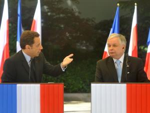Atak Sarkozy'ego dzieli polskich polityków
