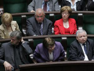 Posłowie PiS, obrażeni na marszałka, wyszli z obrad Sejmu