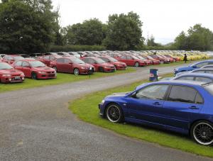 Na torze Castle Combe w miejscowości Wiltshire zjawiły się aż 273 sztuki najsłynniejszego mitsubishi