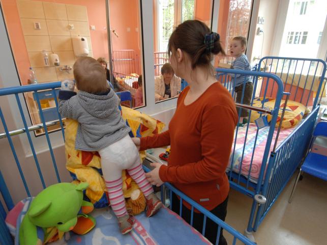 NFZ: Matki, idźcie do domu