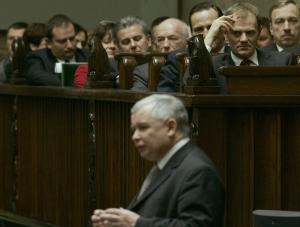 Politycy PiS dostają instrukcje, jak krytykować Donalda Tuska