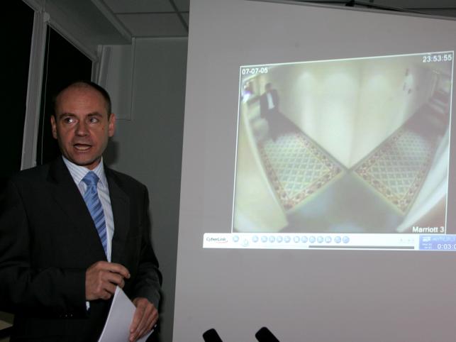 Czy prokurator Engelking dostał nagrodę za multimedialną konferencję o Kaczmarku i Krauzem?