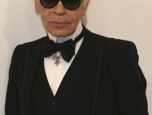 Karl Lagerfeld arrives for the Chanel 20072008 collection fashion show in central London, December 6, 2007.      REUTERSStephen Hird  BRITAIN.  EDITORIAL USE ONLY. NOT FOR SALE FOR MARKETING OR ADVERTISING CAMPAIGNS.